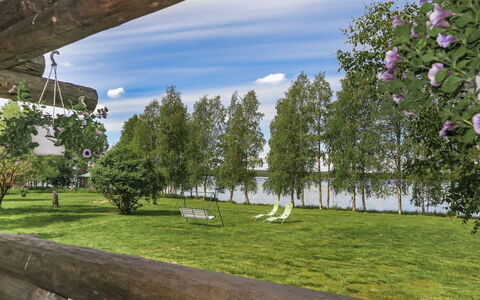 Keskiniemi: Boom, Bank, Huis, Verblijf, Meer, Vijver, Woud, Blokhut