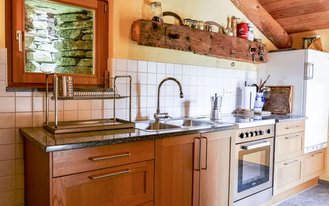 Rustico Cà Dru Lurenz: Cabinetry, Gootsteen, Countertop, Eigendom, Wastafel, Meubilair, Kraan, Loodgieterswerkinrichting, Keuken, Hout