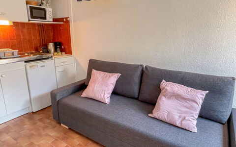 Le Cabestan: Meubilair, Cabinetry, Comfort, Hout, Verlichting, Interieur Ontwerp, Woonkamer, Flooring, Verdieping, Rechthoek