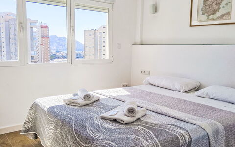 Pintor Sorolla: Bed, Slaapkamer, Appartement, Laken, Meubilair, Bedding, Interieur Ontwerp, Kamer, Verdieping, Bed Frame