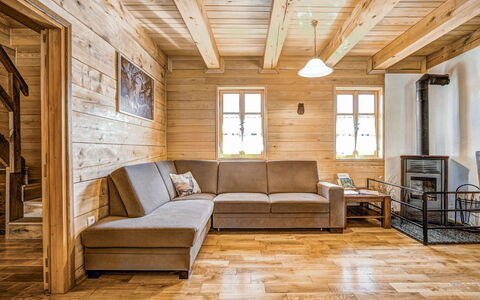 Plitvice i: Kamer, Meubilair, Eigendom, Plafond, Interieur Ontwerp, Gebouw, Woonkamer, Verdieping, Houten Vloer, Straal