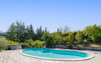 Pignone 150: Blauw, Zwembad, Buitenmeubels, Flagstone, Toevlucht, Schaduw, Eco Hotel, Tuin, Landscaping, Backyard
