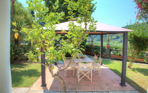 Casa Del Sole - San Bartolomeo Al Mare: Eigendom, Onroerend Goed, Boom, Backyard, Huis, Werf, Patio, Gebouw, Tuin, Fabriek