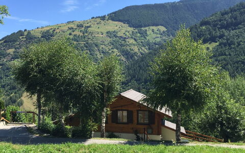 Le Raccard: Eigendom, Huis, Berg, Natuurlijk Landschap, Wildernis, Boom, Huis, Landelijk Gebied, Heuvel Station, Onroerend Goed