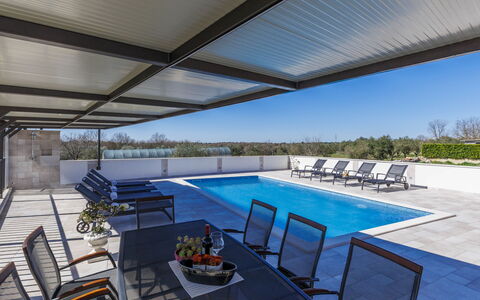 Umag 516: Zwembad, Samengesteld Materiaal, Schaduw, Buitenmeubels, Stoel, Ontwerp, Outdoor Structuur, Daylighting, Patio, Pergola