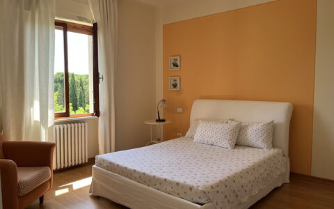 Gli Appartamenti Di Manuela: Bed, Meubilair, Interieur Ontwerp, Slaapkamer, Bedding, Muur, Laken, Verdieping, Flooring, Kamer