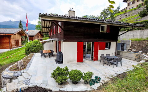 Chalet Butz: Fabriek, Lucht, Gebouw, Eigendom, Venster, Wolk, Land Lot, Gras, Huis, Verblijf