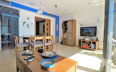 La Platja: Eigendom, Kamer, Interieur Ontwerp, Gebouw, Huis, Meubilair, Huis, Woonkamer, Tafel, Onroerend Goed
