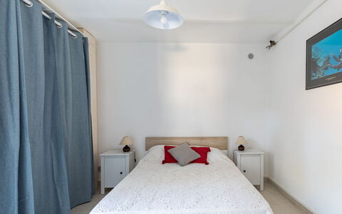 Anaisim: Meubilair, Gebouw, Eigendom, Comfort, Azure, Venster, Textiel, Interieur Ontwerp, Hout, Gordijn