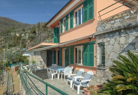 Villa Pia Con Piscina a Recco: Eigendom, Huis, Gebouw, Onroerend Goed, Huis, Appartement, Facade, Vakantie, Architectuur, Villa