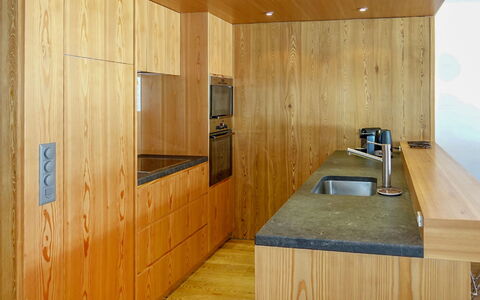 Zermatt 56: Kamer, Countertop, Eigendom, Beits, Hardwood, Multiplex, Cabinetry, Gebouw, Hout, Verdieping