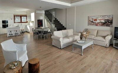 Ocean 4.1: Woonkamer, Kamer, Verdieping, Meubilair, Houten Vloer, Laminaatvloer, Eigendom, Interieur Ontwerp, Hardwood, Flooring