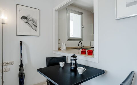 Entremares: Meubilair, Interieur Ontwerp, Flooring, Kamer, Verdieping, Verlichting, Tafel, Plafond, Huis, Stoel