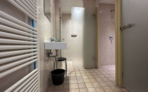 Bungalowpark Landsrade: Gebouw, Interieur Ontwerp, Flooring, Hout, Verdieping, Deur, Lijn, Materiële Goederen, Huis