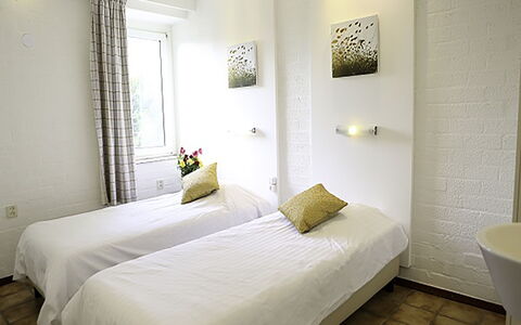 Bungalowpark Landsrade: Meubilair, Comfort, Textiel, Hout, Schaduw, Interieur Ontwerp, Gebouw, Verdieping, Bed