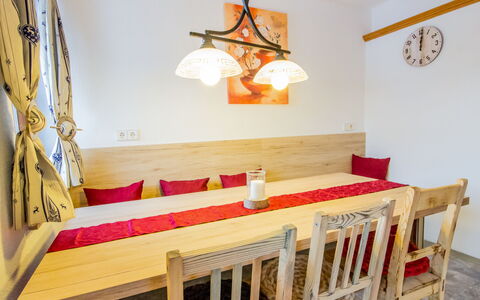 Zirben Appartement Karin: Eigendom, Meubilair, Product, Hout, Gebouw, Interieur Ontwerp, Kinderkamer, Beits, Verdieping, Muur