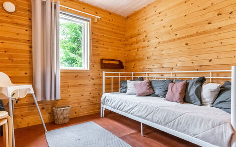 Kalliolaakso: Meubilair, Stoel, Buitenmeubels, Tafel, Hout, Buitentafel, Keuken En Eettafel, Schaduw, Tuin, Paraplu
