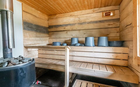 Kalliolaakso: Meubilair, Stoel, Buitenmeubels, Tafel, Hout, Buitentafel, Keuken En Eettafel, Schaduw, Tuin, Paraplu