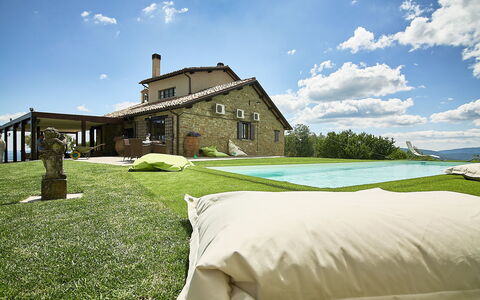 Villa Umbra: Eigendom, Huis, Lucht, Huis, Natuurlijk Landschap, Gras, Gebouw, Onroerend Goed, Verblijf, Boerderij
