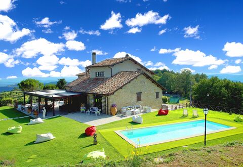 Villa Umbra: Eigendom, Huis, Natuurlijk Landschap, Lucht, Gras, Onroerend Goed, Huis, Land Lot, Gebouw, Landgoed
