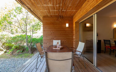 Porto Vecchio 150: Meubilair, Eigendom, Fabriek, Stoel, Tafel, Hout, Boom, Gebouw, Verlichting, Interieur Ontwerp