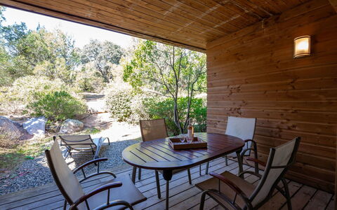 Porto Vecchio 150: Eigendom, Onroerend Goed, Gebouw, Kamer, Huis, Meubilair, Tafel, Interieur Ontwerp, Veranda, Boom
