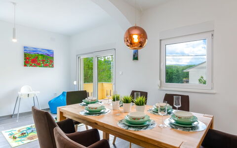 Villa Anđelika: Kamer, Eetkamer, Meubilair, Eigendom, Groen, Interieur Ontwerp, Tafel, Turkoois, Gebouw, Plafond