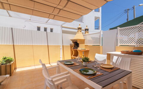 Sunny Home: Tafel, Meubilair, Fabriek, Kamerplant, Bloempot, Hout, Interieur Ontwerp, Flooring, Verdieping, Gebouw