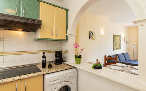 Torremolinos 25: Eigendom, Kamer, Keuken, Groen, Countertop, Interieur Ontwerp, Meubilair, Cabinetry, Gebouw, Huis