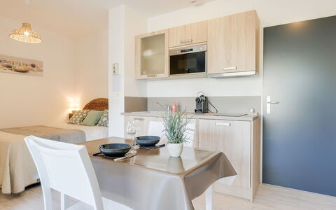 Les Jardins D'Eyrac: Kamer, Eigendom, Meubilair, Interieur Ontwerp, Verdieping, Gebouw, Keuken, Huis, Countertop, Onroerend Goed