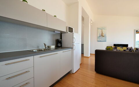 Sveti Juraj 105: Cabinetry, Countertop, Meubilair, Kraan, Fornuis, Lade, Gebouw, Toestel Van De Keuken, Keuken, Interieur Ontwerp