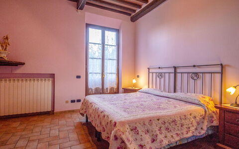 Castellina in Chianti 865: Slaapkamer, Bed, Kamer, Eigendom, Meubilair, Laken, Bed Frame, Interieur Ontwerp, Gebouw, Bedding