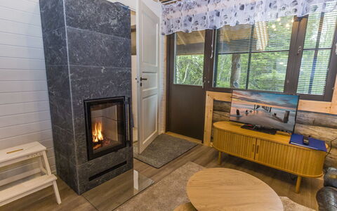 Kantapää D2: Hout, Flooring, Verdieping, Houten Vloer, Hardwood, Beits, Woonkamer, Tegel, Natuurlijk Materiaal, Haard