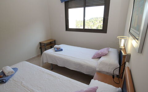 Torre Maestral: Slaapkamer, Bed, Kamer, Meubilair, Eigendom, Bed Frame, Laken, Verdieping, Matras, Muur