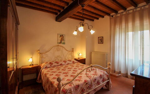 Borgo di Usciano: Meubilair, Bed, Interieur Ontwerp, Slaapkamer, Muur, Laken, Plafond, Kamer, Bedding, Flooring