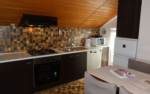 Vir 119: Cabinetry, Countertop, Eigendom, Meubilair, Keuken, Fornuis, Toestel Van De Keuken, Hout, Lade, Architectuur