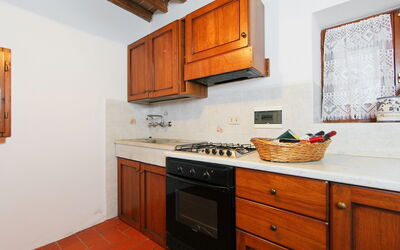 Castellare 820.5: Eigendom, Countertop, Kamer, Meubilair, Keuken, Cabinetry, Gebouw, Huis, Fornuis, Interieur Ontwerp