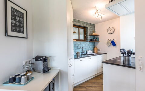 Nest: Eigendom, Kamer, Blauw, Gebouw, Onroerend Goed, Interieur Ontwerp, Huis, Meubilair, Geel, Keuken