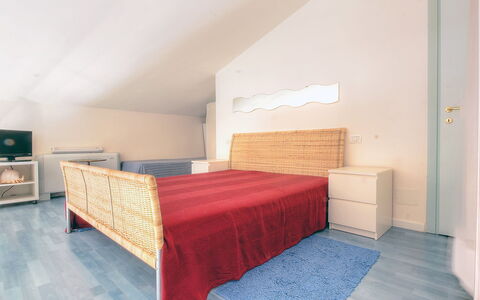 Suite 48: Slaapkamer, Meubilair, Bed, Kamer, Eigendom, Interieur Ontwerp, Laken, Muur, Verdieping, Bedding