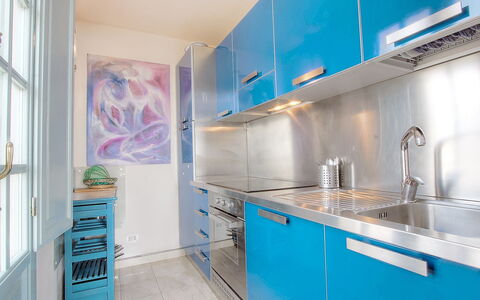 Suite 48: Kamer, Eigendom, Blauw, Countertop, Turkoois, Cabinetry, Keuken, Interieur Ontwerp, Meubilair, Gebouw