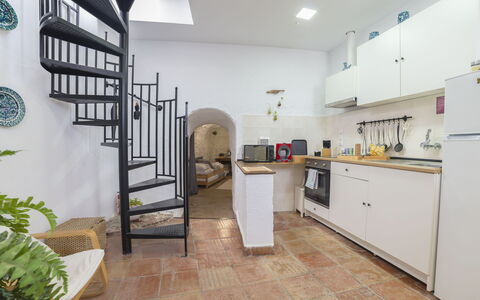 Cueva de Lindaraja: Fabriek, Eigendom, Cabinetry, Gebouw, Interieur Ontwerp, Architectuur, Hout, Flooring, Trap, Verdieping