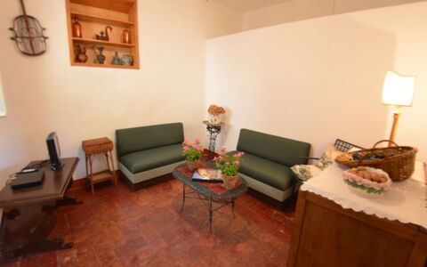 Collina Lagomare: Kamer, Eigendom, Woonkamer, Meubilair, Interieur Ontwerp, Verdieping, Gebouw, Huis, Onroerend Goed, Tafel