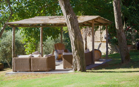 Castello D'Ombrone: Paviljoen, Prieel, Eigendom, Canopy, Backyard, Schaduw, Pergola, Outdoor Structuur, Boom, Gebouw