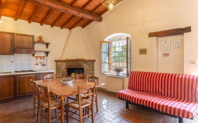 pratale-apartments-chianti-tavernelle-val-di-pesa-farmhouse-quadri-apartment-living-room-kitchen