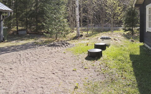 Maunonlahti: Meubilair, Stoel, Buitenmeubels, Tafel, Hout, Buitentafel, Keuken En Eettafel, Schaduw, Tuin, Paraplu
