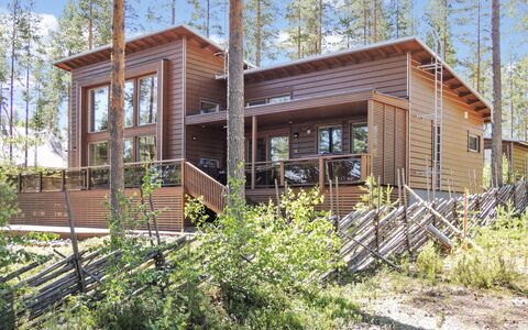 Pielislinna Loma-Koli: Meubilair, Stoel, Buitenmeubels, Tafel, Hout, Buitentafel, Keuken En Eettafel, Schaduw, Tuin, Paraplu