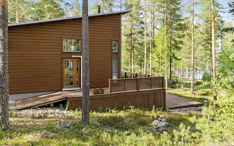 Pielislinna Loma-Koli: Meubilair, Stoel, Buitenmeubels, Tafel, Hout, Buitentafel, Keuken En Eettafel, Schaduw, Tuin, Paraplu