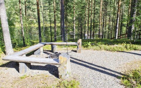 Otsopirtti, Maria: Meubilair, Stoel, Buitenmeubels, Tafel, Hout, Buitentafel, Keuken En Eettafel, Schaduw, Tuin, Paraplu