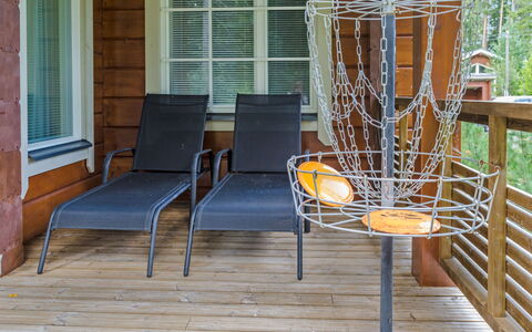 Villa Utu: Meubilair, Stoel, Buitenmeubels, Tafel, Hout, Buitentafel, Keuken En Eettafel, Schaduw, Tuin, Paraplu