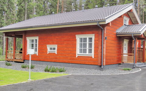 Villa Utu: Meubilair, Stoel, Buitenmeubels, Tafel, Hout, Buitentafel, Keuken En Eettafel, Schaduw, Tuin, Paraplu